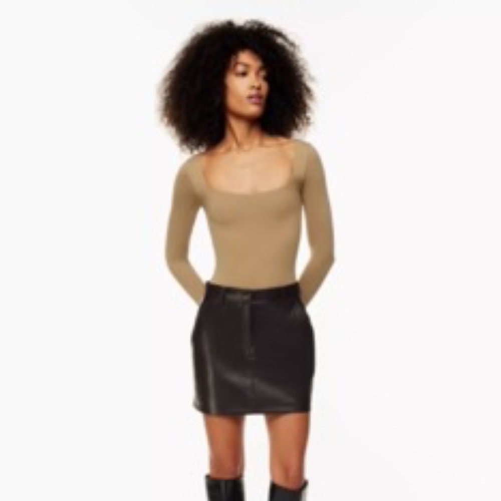 Babaton Contour Squareneck Longsleeve Bodysuit